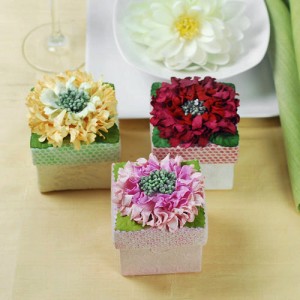 Bomboniere con fiori per matrimoni in primavera