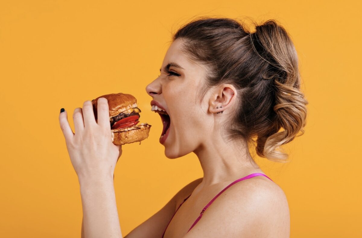 Mangiare veloce fa ingrassare? Mangiare veloce fa ingrassare?