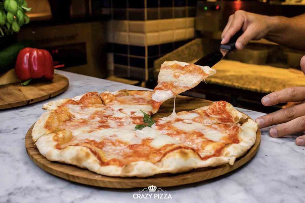 pizza-margherita-Crazy-Pizza-Flavio-Briatore-1280×854 (1) pizza-margherita-Crazy-Pizza-Flavio-Briatore-1280×854 (1)