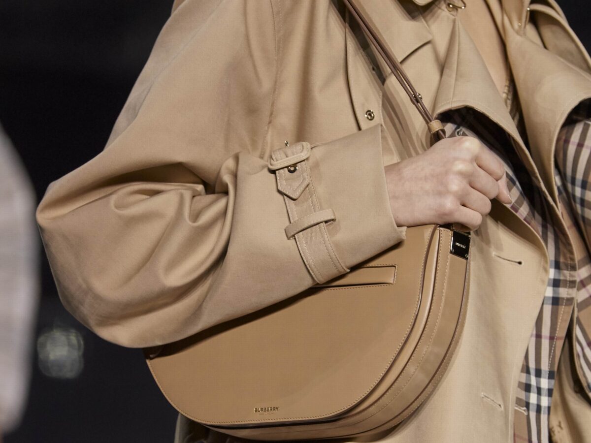 Burberry: la nuova borsa Olympia, foto e prezzo