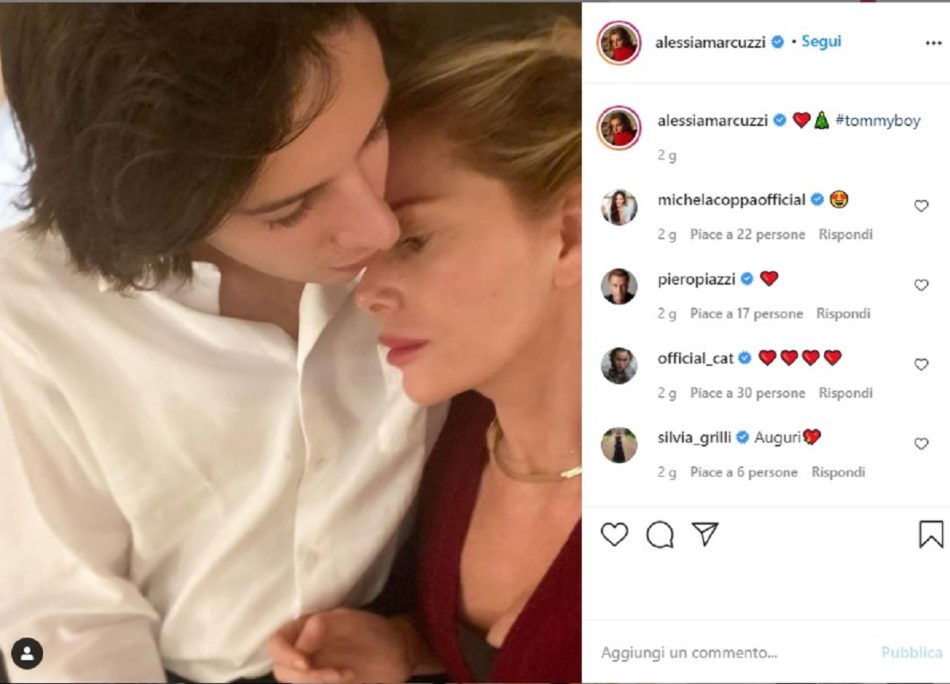 Alessia Marcuzzi emozionata: riabbraccia il figlio dopo tre mesi