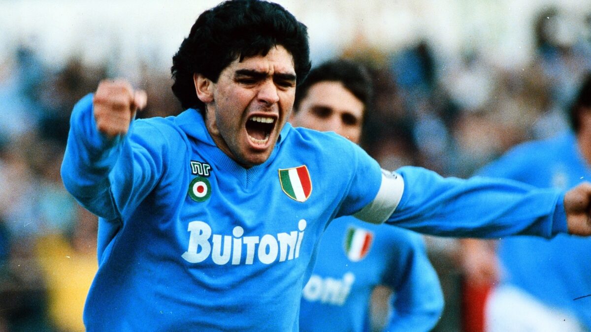 Maradona, miracolo: la sua sagoma appare nel cielo