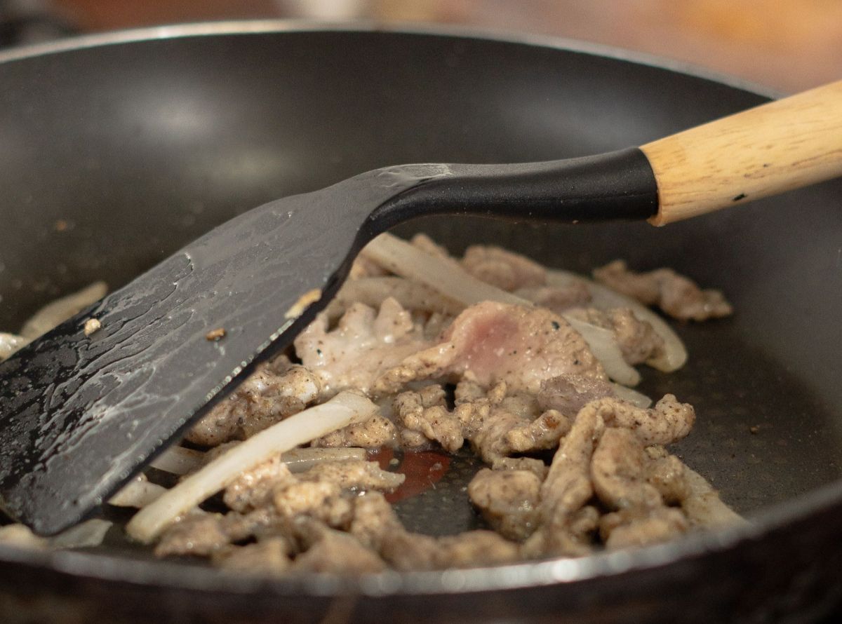cipolla carne padella cipolla carne padella