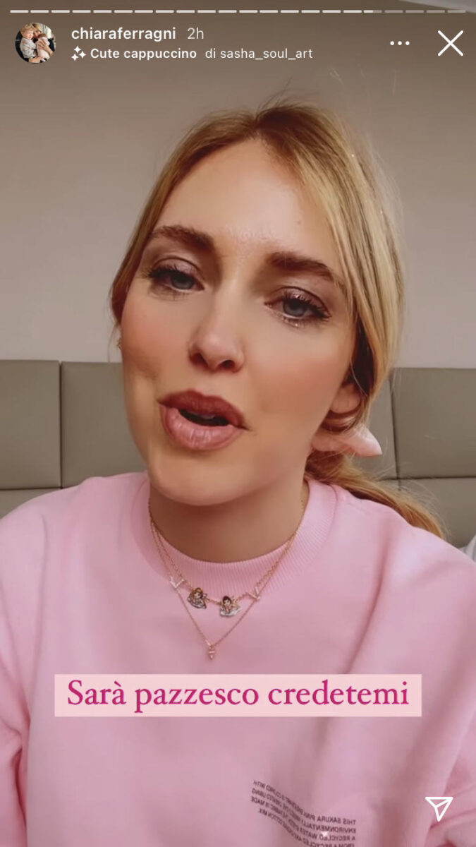 19:00 – Chiara Ferragni parla della sua nuova vita con due bambini e di un progetto top secret. 19:00 – Chiara Ferragni parla della sua nuova vita con due bambini e di un progetto top secret.