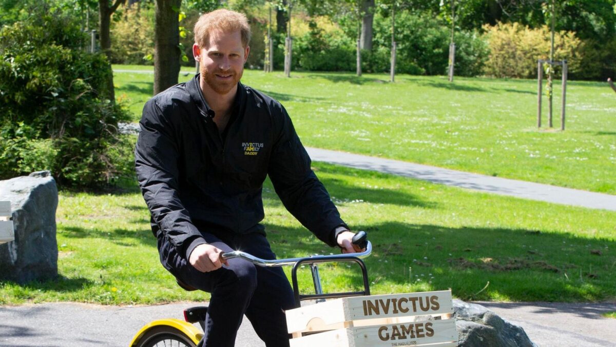 Harry sbugiardato dalla Royal Family: cosa succede?