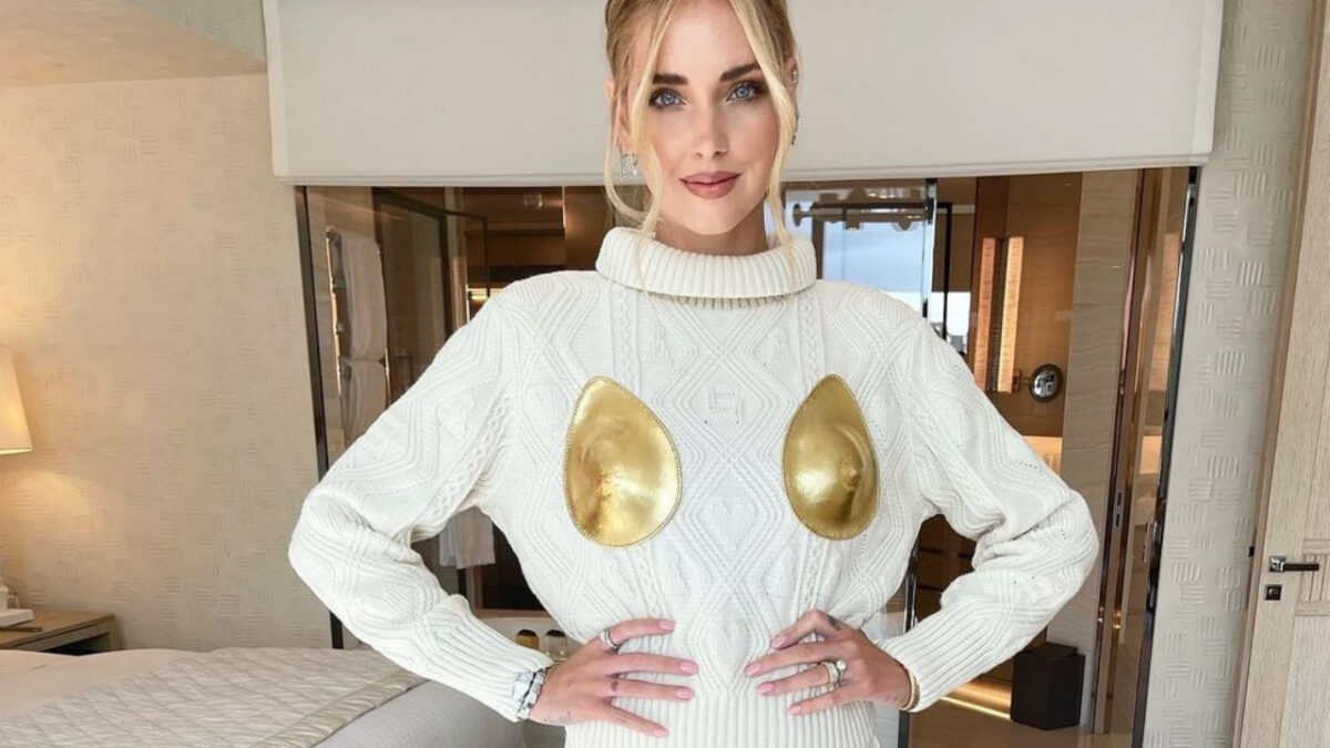 Chiara Ferragni: nuovo look stravagante a Parigi