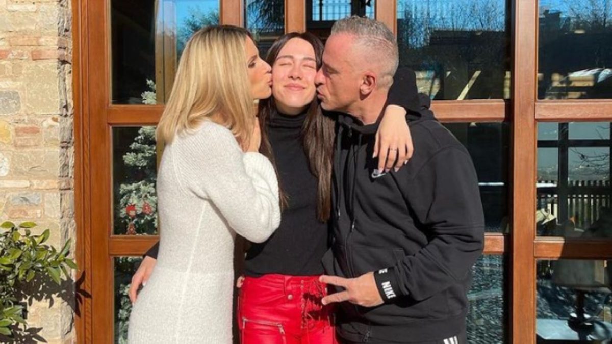 Aurora Ramazzotti compie 25 anni: la foto con Hunziker e Ramazzotti