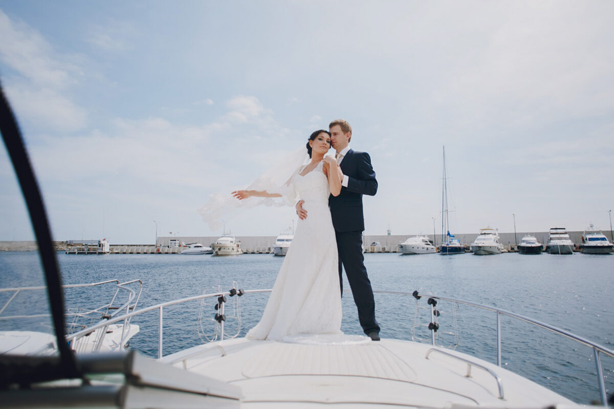 newlyweds-over-a-boat