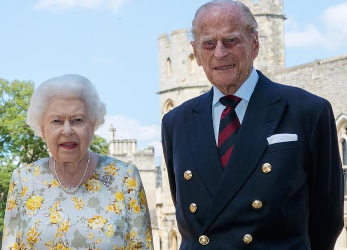 Regina Elisabetta, omaggio al Principe Filippo: “Manca a tutti noi”