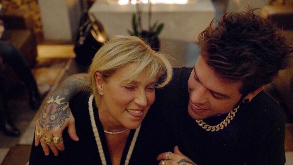 Fedez in ospedale, la mamma interviene: super felice perché…