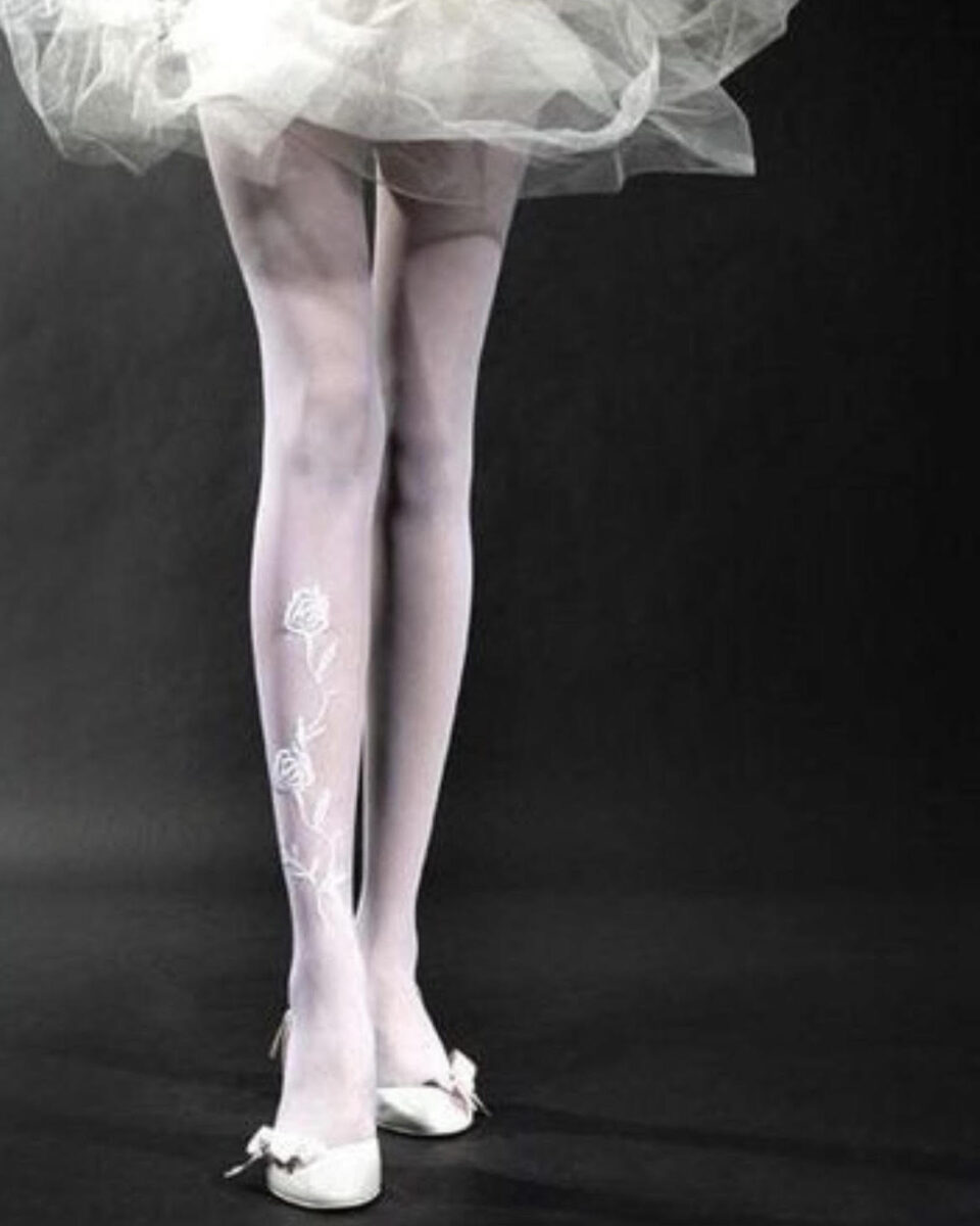 (15 marzo) 18:30 – Abito sposa: come scegliere le calze, consigli e guida (15 marzo) 18:30 – Abito sposa: come scegliere le calze, consigli e guida