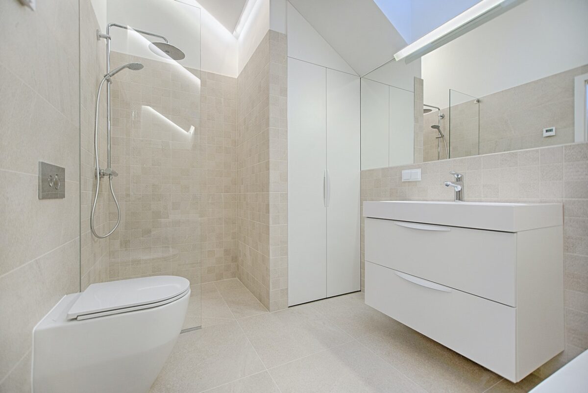 Arredare il bagno, vasca o doccia? La soluzione migliore in base allo spazio Arredare il bagno, vasca o doccia? La soluzione migliore in base allo spazio