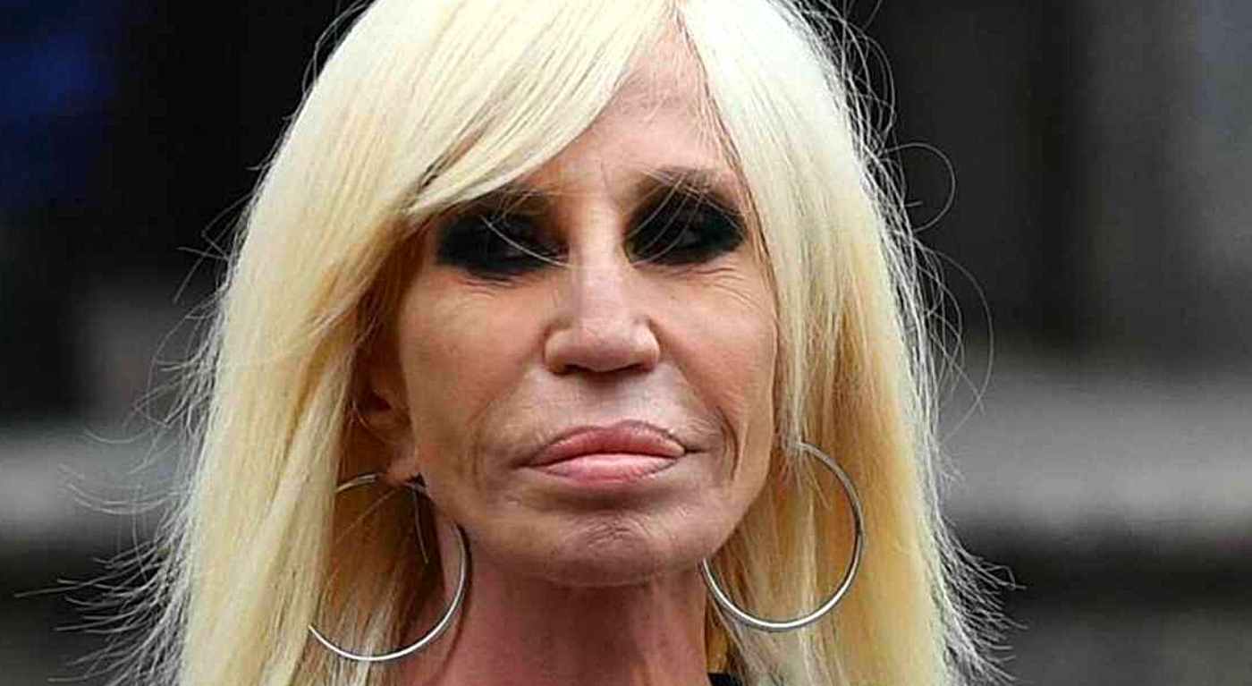 (19:30) Fedez e Chiara Ferragni lasciano Donatella Versace a bocca aperta! Ecco cos’è successo! (19:30) Fedez e Chiara Ferragni lasciano Donatella Versace a bocca aperta! Ecco cos’è successo!