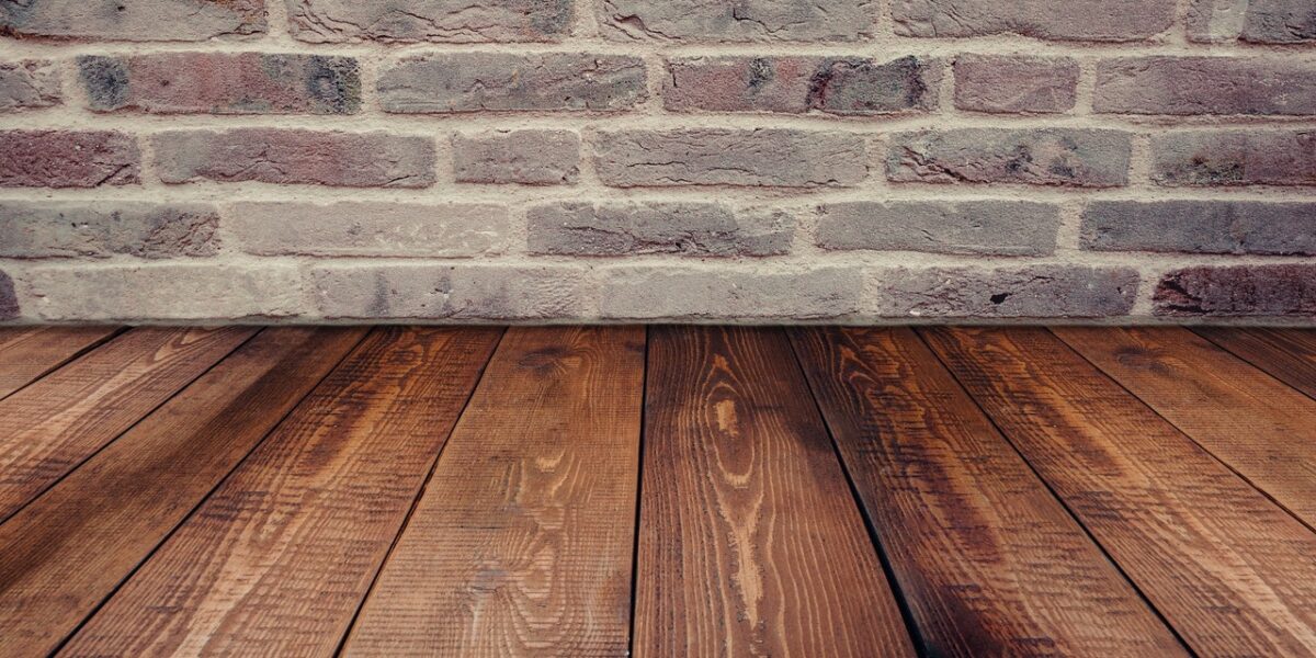 Arredamento casa: come scegliere pavimento e battiscopa