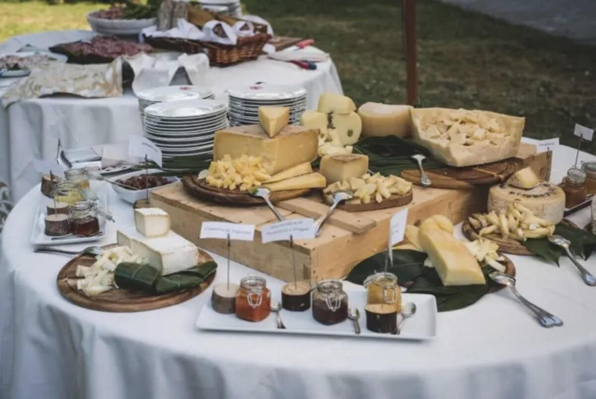 11:45 – Matrimonio, ricevimento in stile francese: come scegliere il menu 11:45 – Matrimonio, ricevimento in stile francese: come scegliere il menu