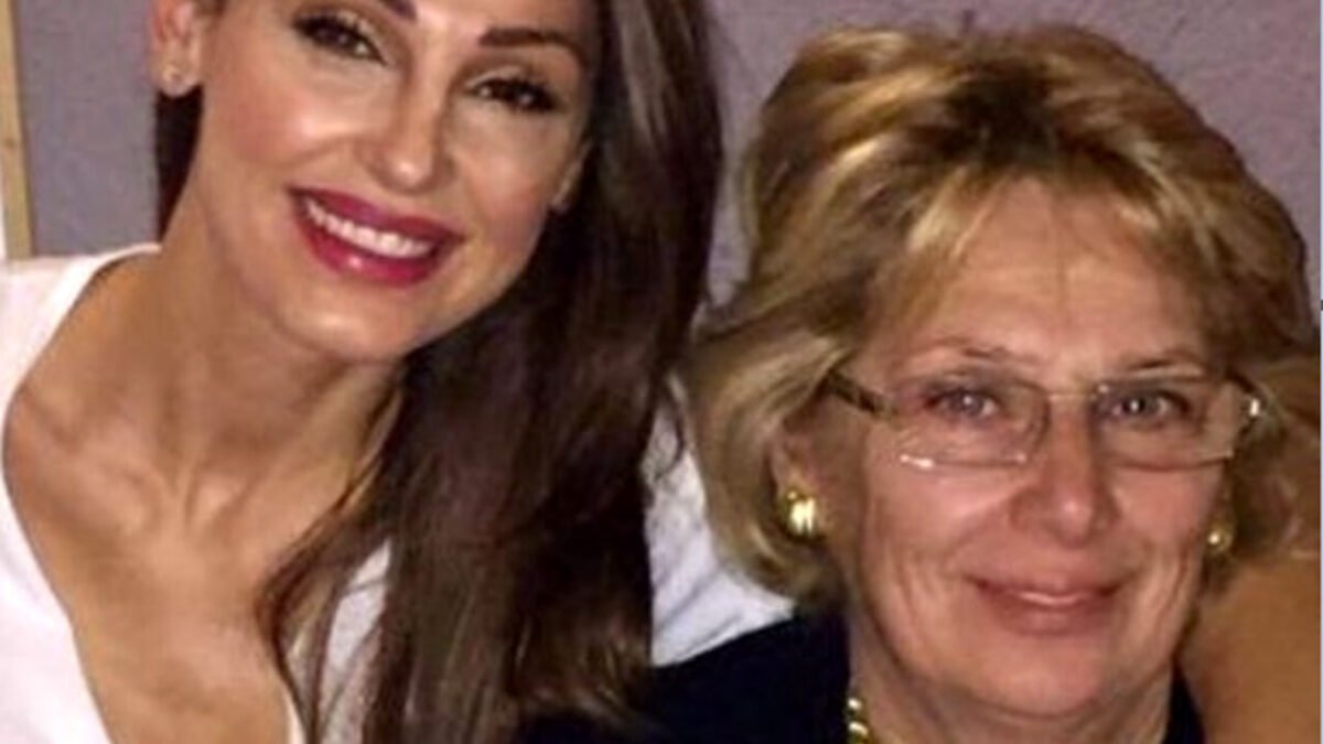 Anna Tatangelo, lutto gravissimo: morta la mamma Palmira Anna Tatangelo, lutto gravissimo: morta la mamma Palmira