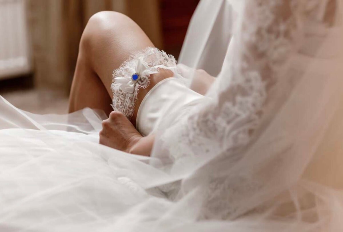 11:45 – Matrimonio: l’usanza della giarrettiera