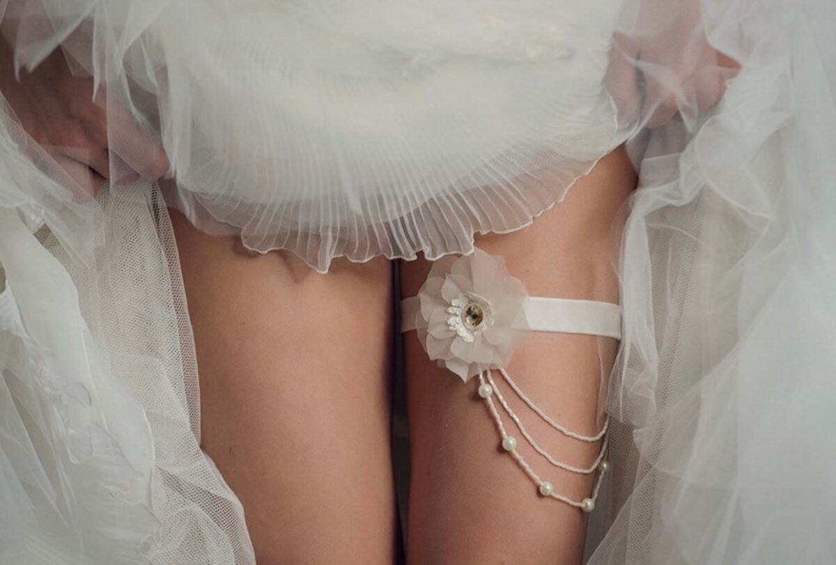 11:45 – Matrimonio: l’usanza della giarrettiera
