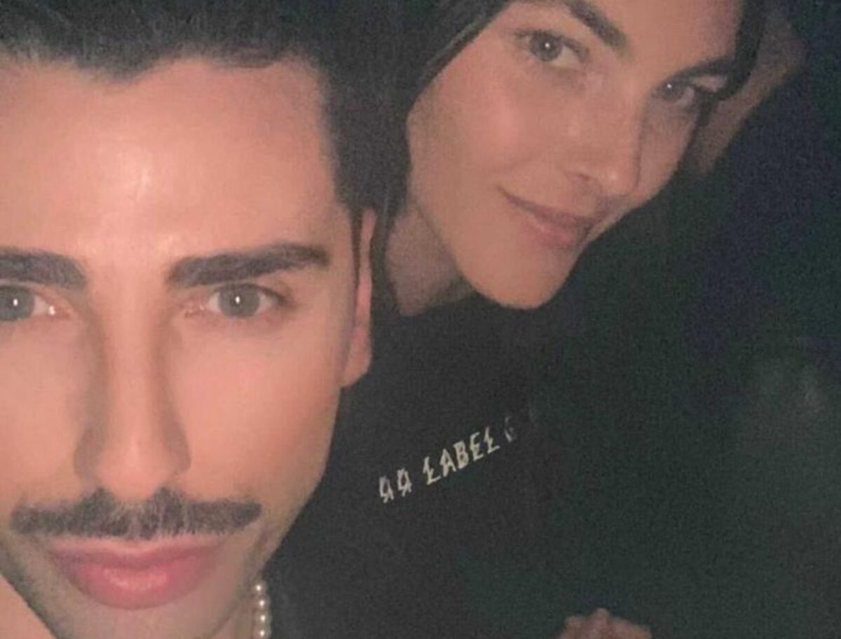 Esclusivo: tutti i segreti del bacio di Mahmood a Roberto
