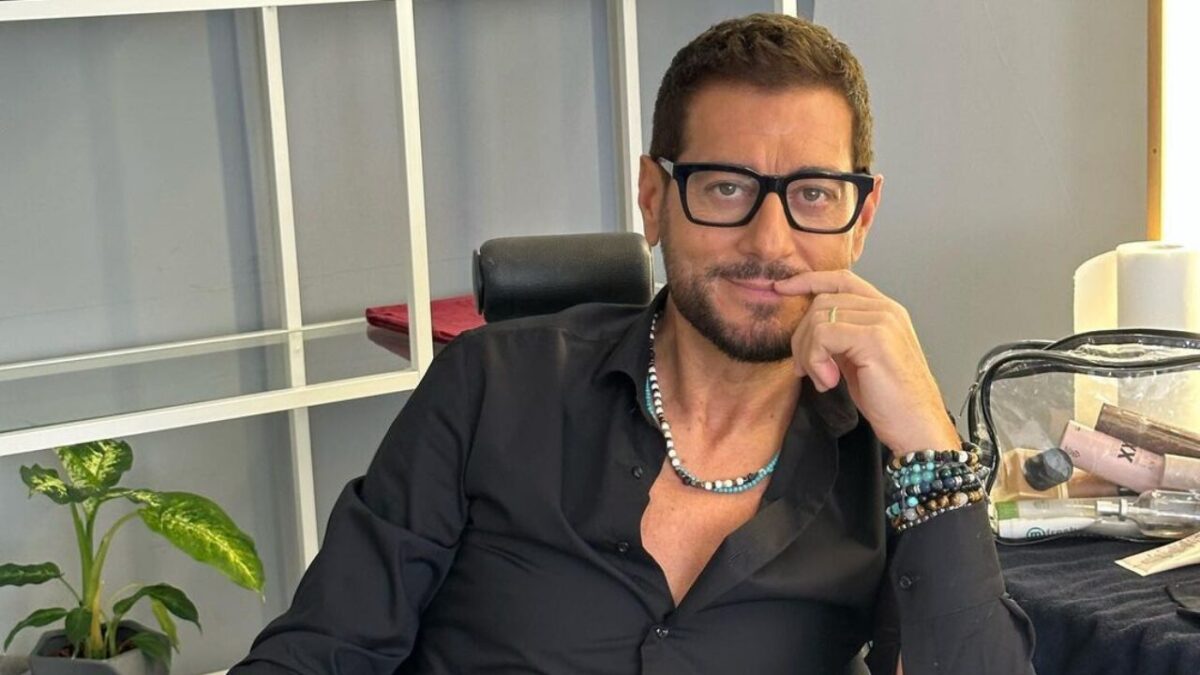 Enrico Papi e le confessioni scioccanti: “Mi sento un fluido” Enrico Papi e le confessioni scioccanti: “Mi sento un fluido”