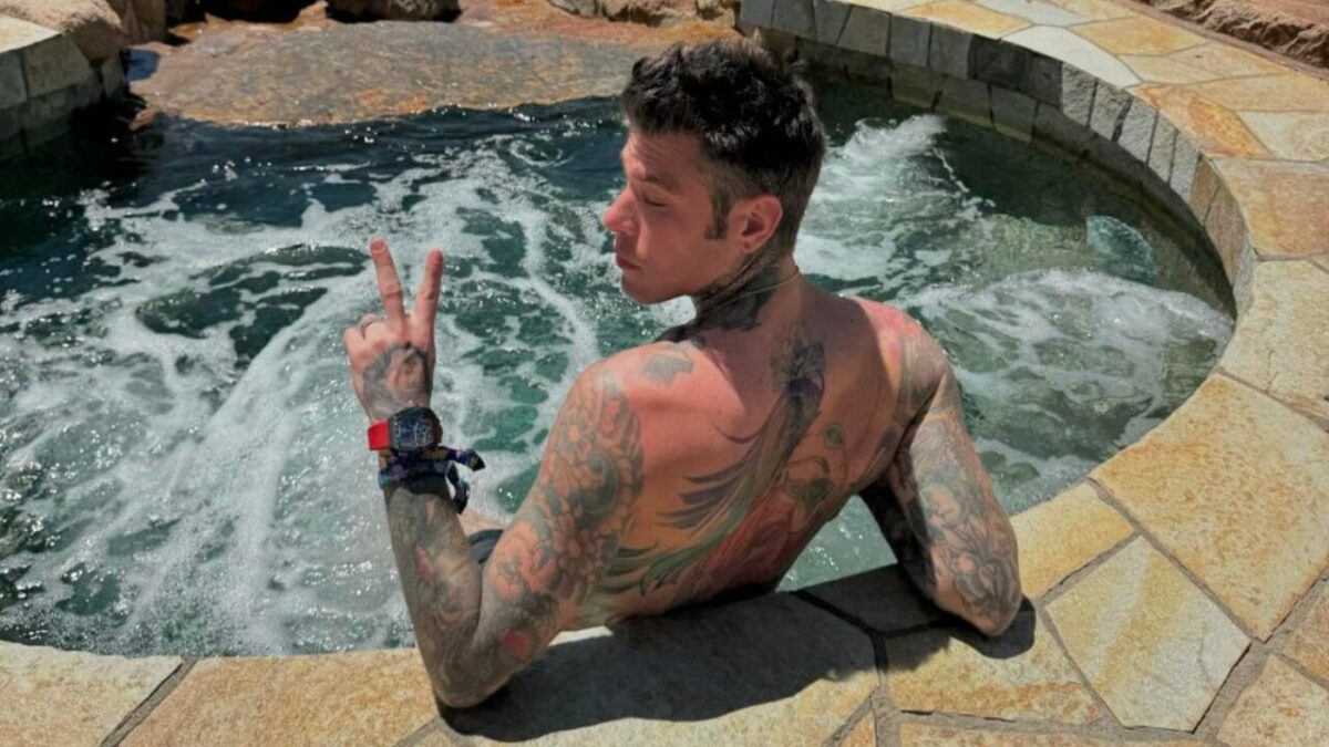Fedez sbotta contro un inviato: questa volta è proprio arrabbiato Fedez sbotta contro un inviato: questa volta è proprio arrabbiato