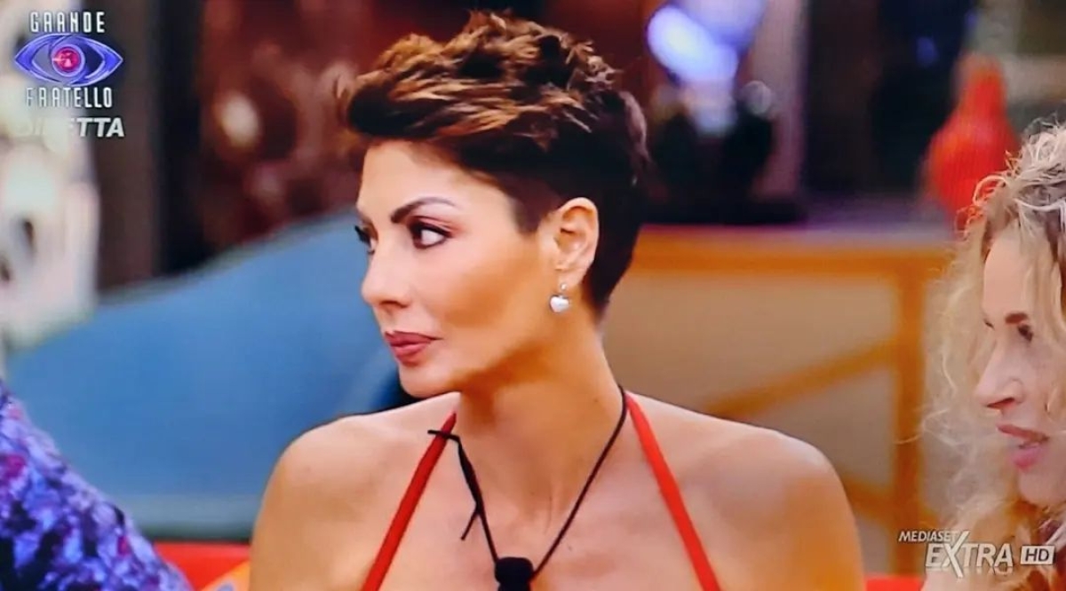 Ilaria Galassi racconta la sua malattia in Confessionale Ilaria Galassi racconta la sua malattia in Confessionale