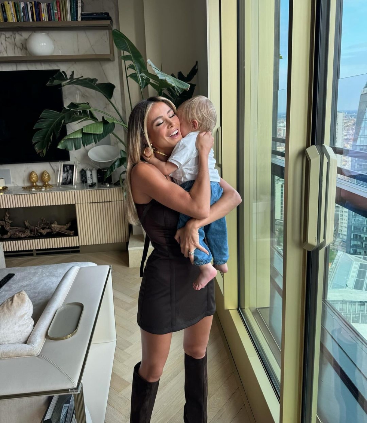 Diletta Leotta riprende i primi passi della piccola Aria Diletta Leotta riprende i primi passi della piccola Aria