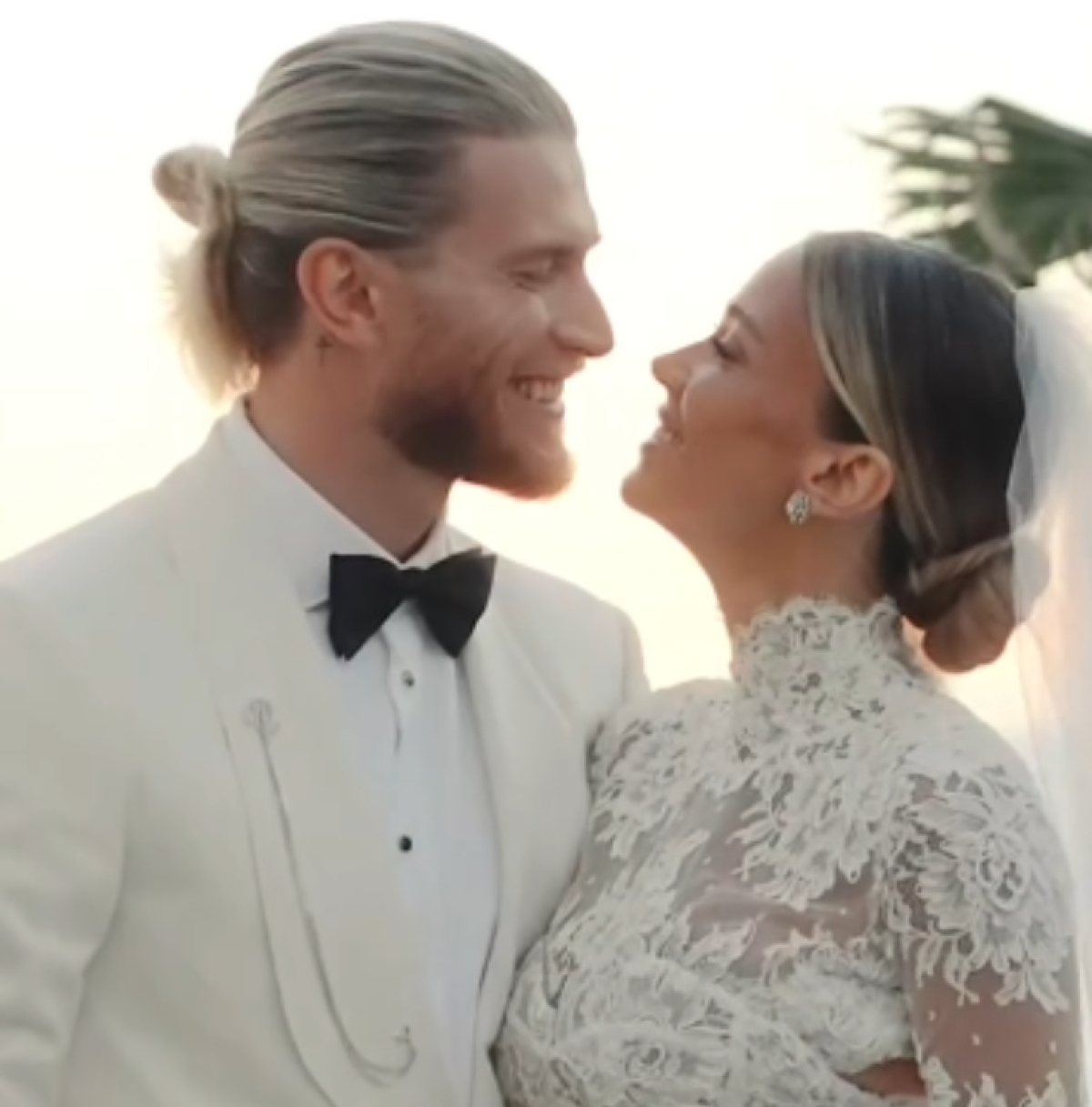 Foto Diletta Leotta con Loris Karius profilo ufficiale Instagram Foto Diletta Leotta con Loris Karius profilo ufficiale Instagram
