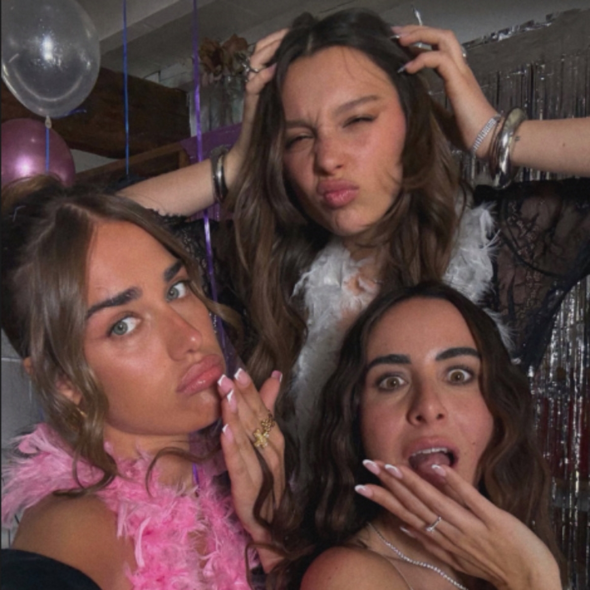 Foto Federica Abbate con Sarah Toscano e Clara profilo ufficiale Instagram