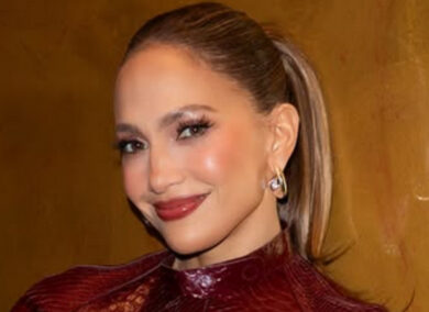Jennifer Lopez, flirt con il collega Brett Goldstein? La verità