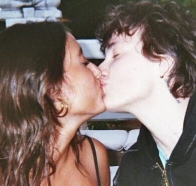 Madame: il bacio con Giulia Stabile scatena i fan, cosa c’è tra loro