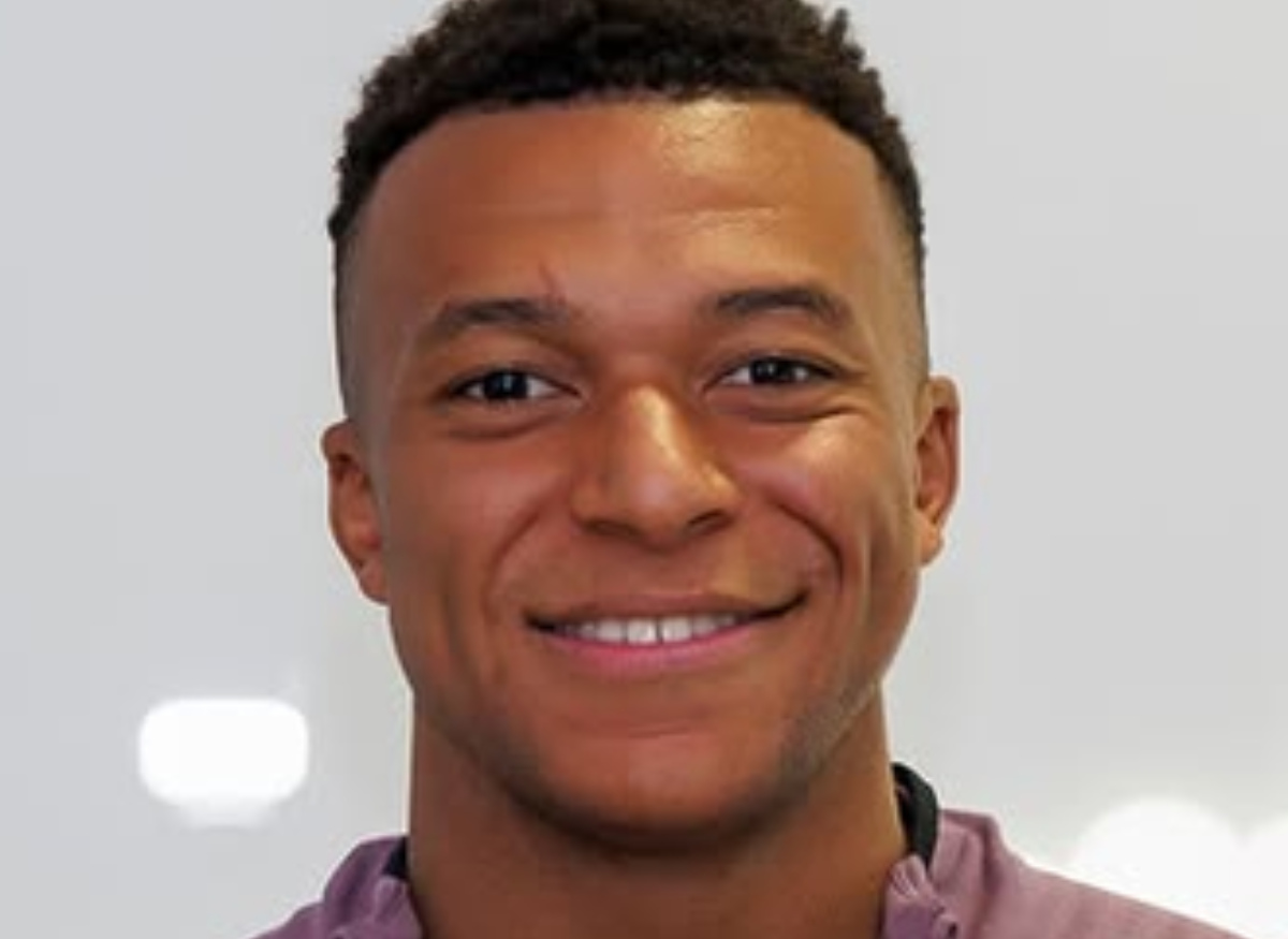 Kylian Mbappé sempre più innamorato, la vacanza in Italia con lei