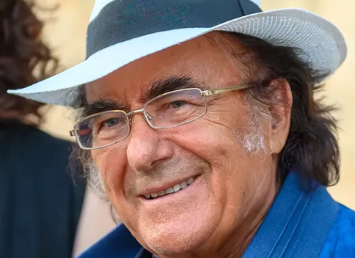 Al Bano bloccato in aereoporto, i passaggeri gli chiedono di cantare