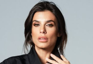 Elisabetta Canalis, sensualissima sui social, fa impazzire i fan