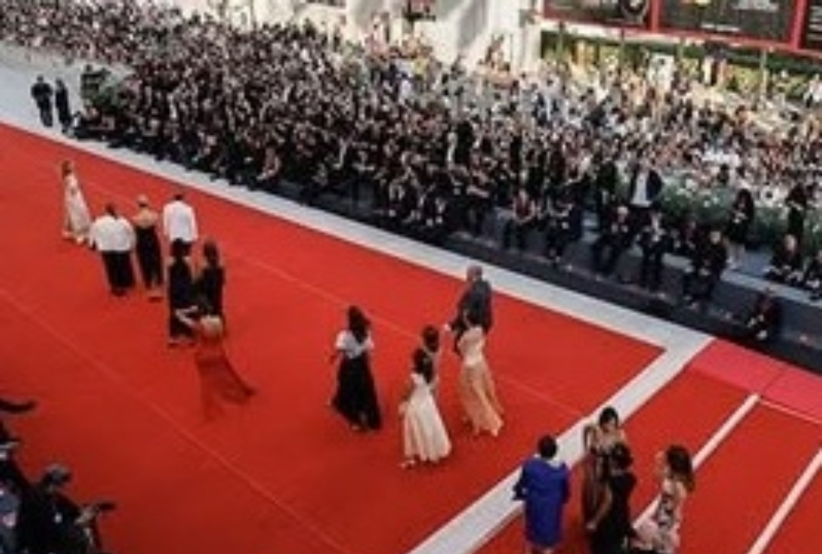 Attrice famosa perde le staffe con la truccatrice, chi è?