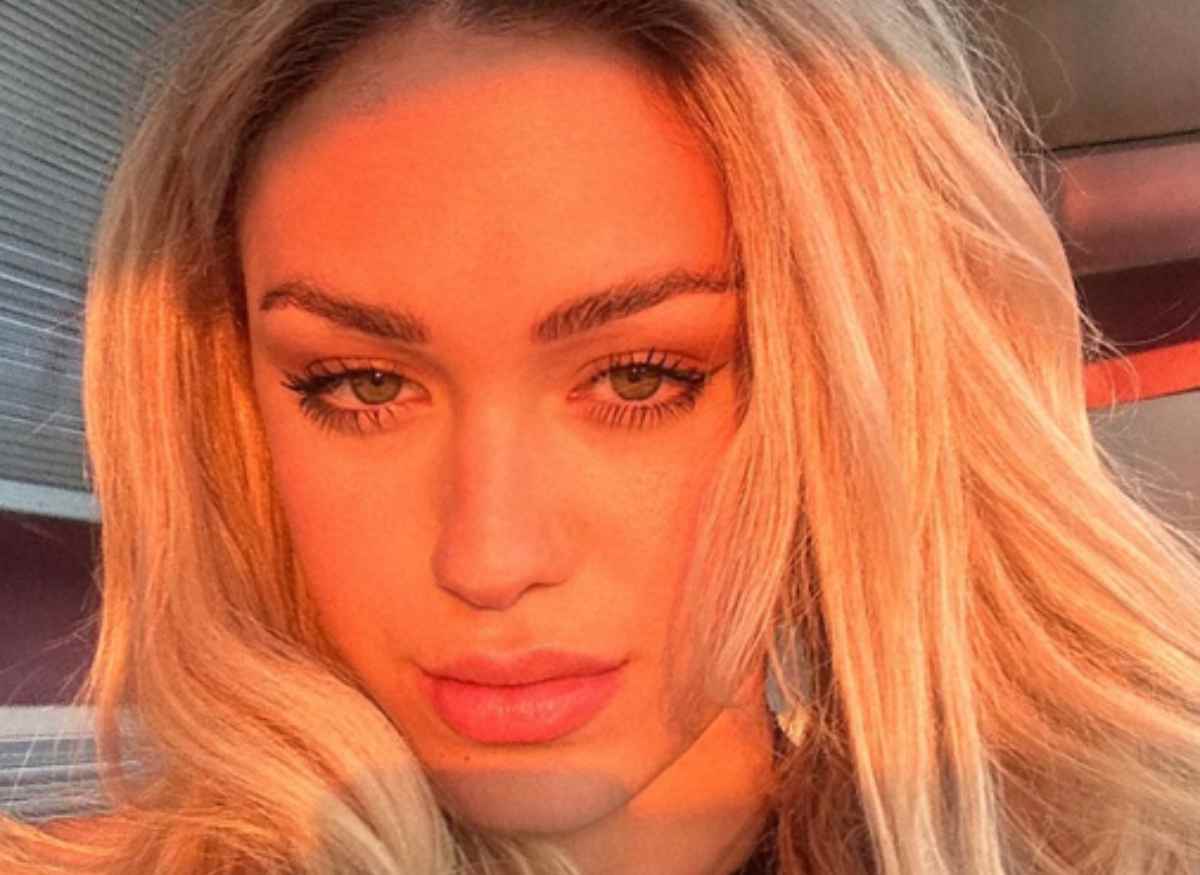 Shari, chi è la cantante di Amici 26 fidanzata con Salmo