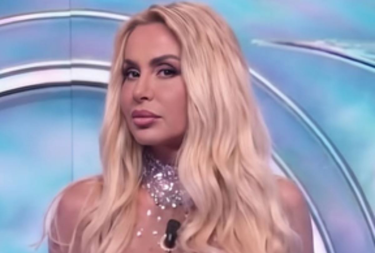 GF Vip, Valeria Marini si infuria: “Non sono una pagliaccia”